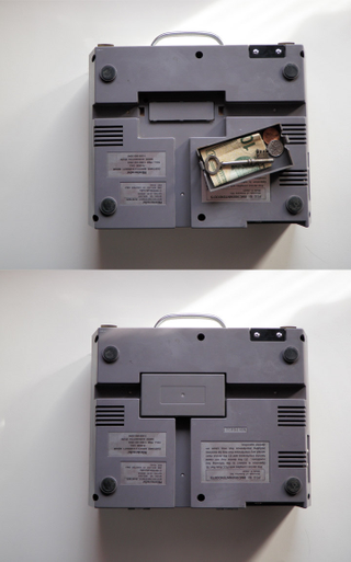 Illustration for article titled This NES Is A Briefcase. The Controller Is A Wallet.
